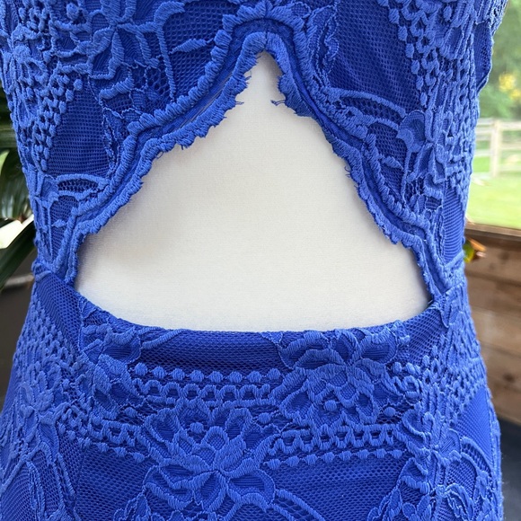 EUC bebe open back stretch lace/body con dress, small - Picture 3 of 8